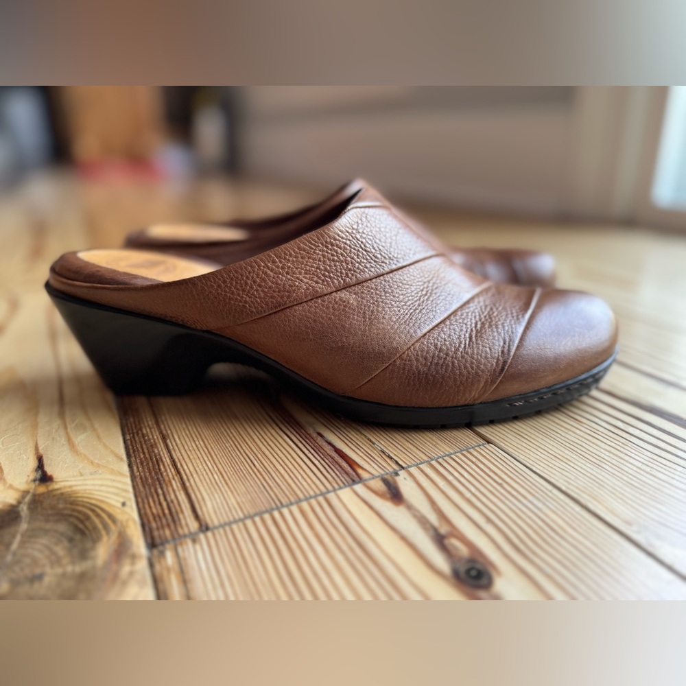 Nurture Leather Women’s Mule size 8 1/2